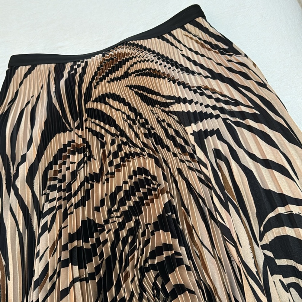NWOT Bailey44 Logan Skirt - Picture 7 of 12